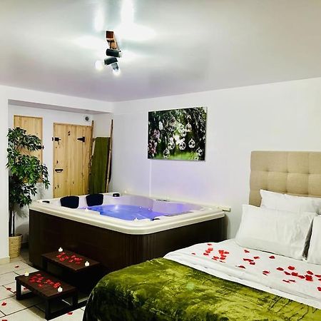 Suite Romantique Avec Jacuzzi Privatif Rians  Exterior foto